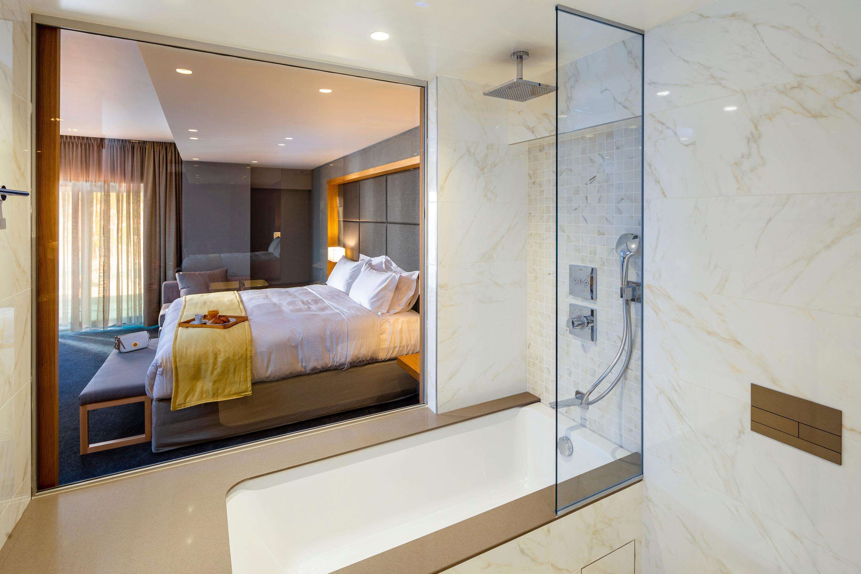 1 bedroom, egyptian cotton sheets, premium bedding, memory-foam beds