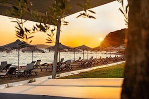 Private beach, sun-loungers, beach umbrellas, beach towels