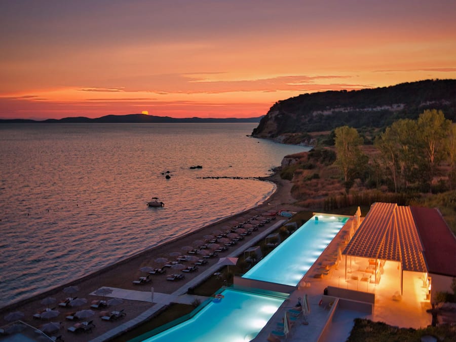 Playa privada, camastros, sombrillas y toallas de playa