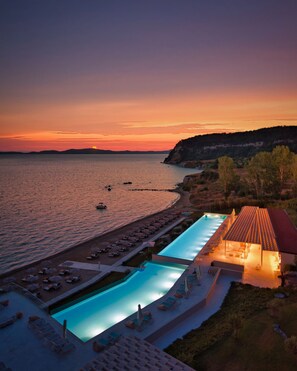 Private beach, sun-loungers, beach umbrellas, beach towels
