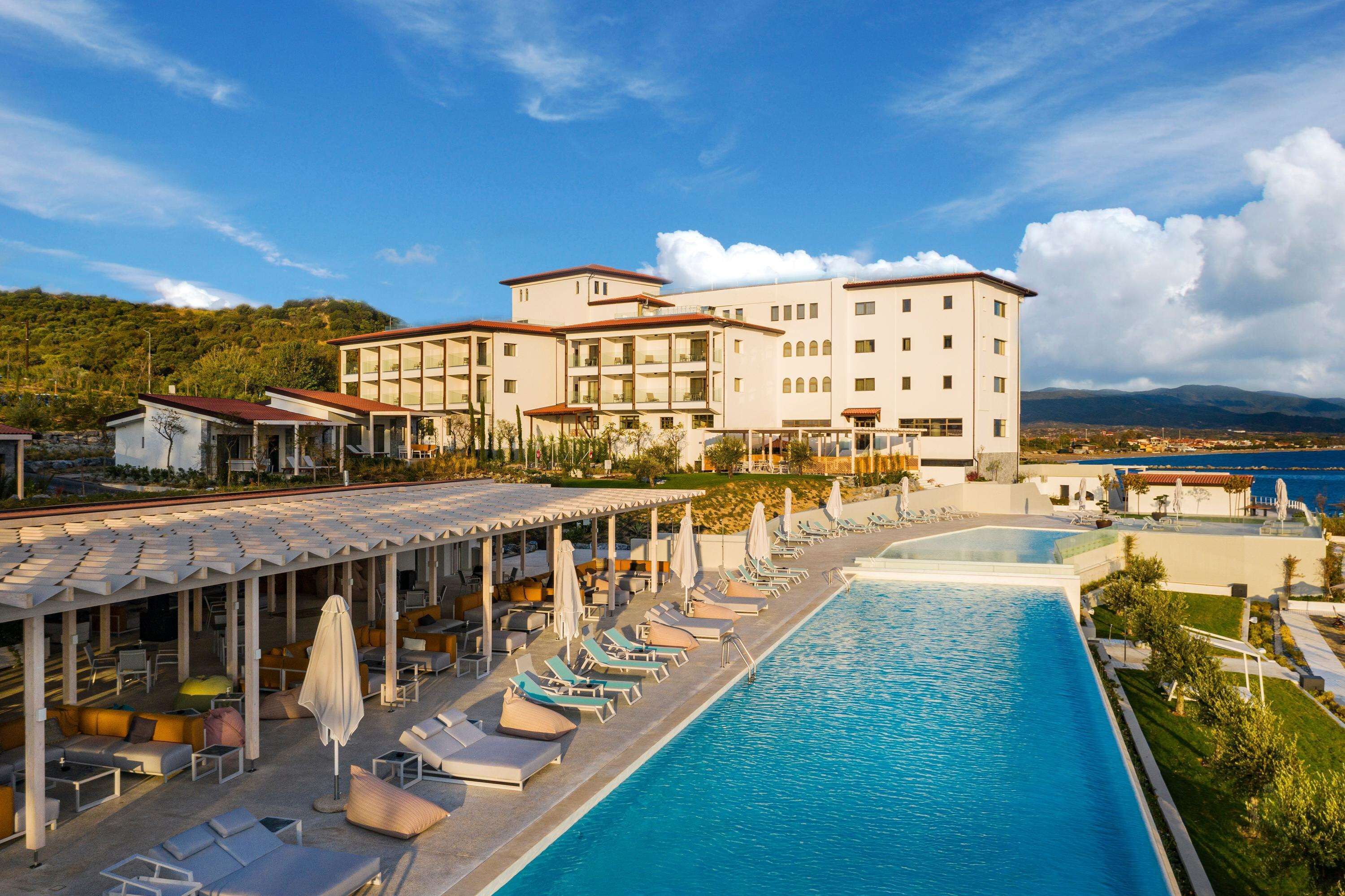 Seasonal outdoor pool, pool umbrellas, sun loungers