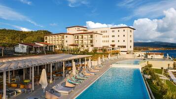 Seasonal outdoor pool, pool umbrellas, sun loungers