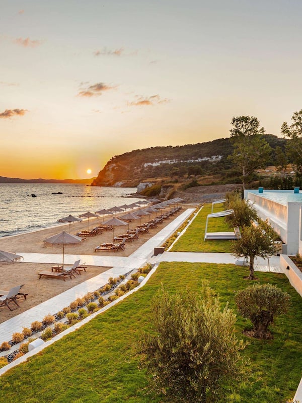 Private beach, sun-loungers, beach umbrellas, beach towels