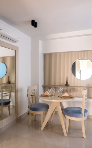Deluxe Suite | In-room dining - Hotel Ceibo Real (Portoviejo)