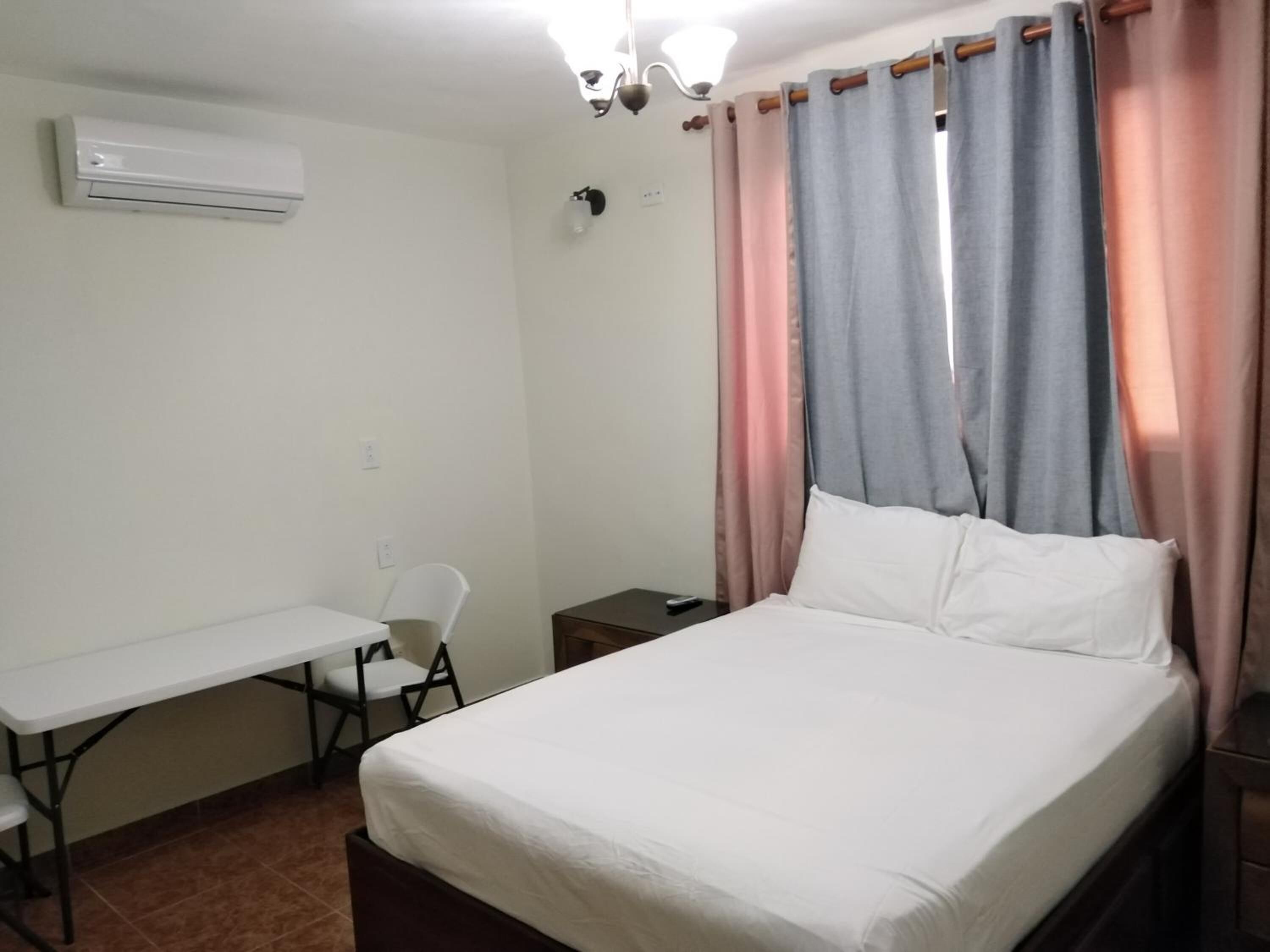 Single Room, 1 Queen Bed | Blackout drapes, free WiFi, bed sheets, wheelchair access