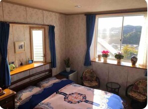 4 bedrooms, in-room safe, iron/ironing board, WiFi