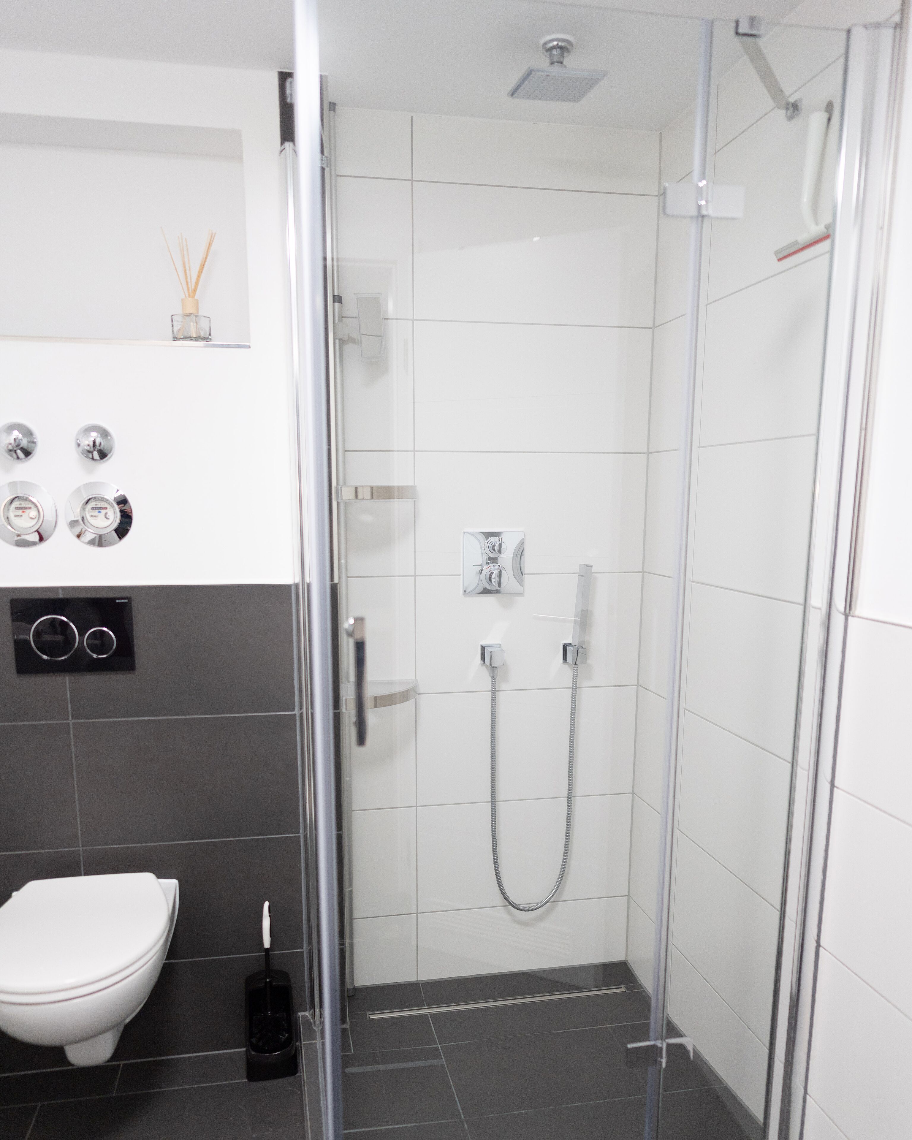 Classic-Apartment | Badezimmer | Dusche, Regendusche, Haartrockner, Handtücher