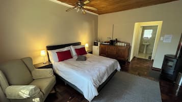 Comfort Double Room | Soundproofing, iron/ironing board, free WiFi, bed sheets