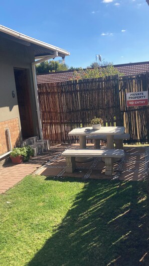 Comfort Double Room | Soundproofing, iron/ironing board, free WiFi, bed sheets