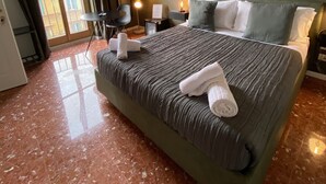 بديكورات فريدة لكل غرفة وطراز فريد لكل وحدة وتجهيزات عازلة للصوت