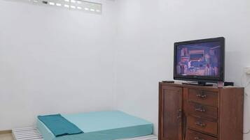 1 slaapkamer, een strijkplank/strijkijzer, internet, beddengoed