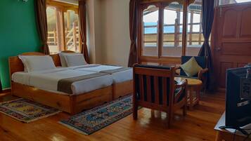 Individually furnished, laptop workspace, blackout curtains, free WiFi