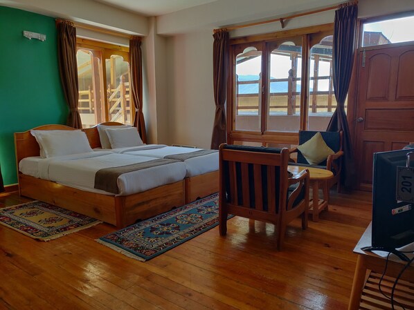 Individuelt innredet, skrivebord for bærbar PC og blendingsgardiner