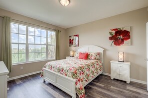 House | 2 bedrooms, desk, free WiFi