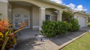 Unclassified image, 2 of 29, button - Villa Corona (Cape Coral)
