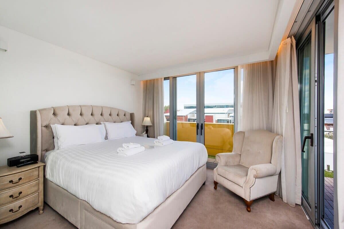 Charming Studio with City Views