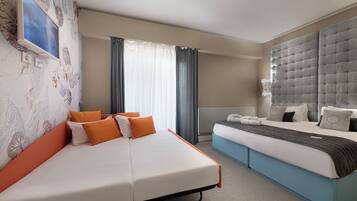 Chambre Triple Supérieure, balcon, vue ville | Vue de la chambre
