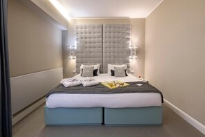 Superior Triple Room, Balcony, City View | In-room safe, soundproofing, free WiFi - Anjoy&Bleev Rooms (Rho)