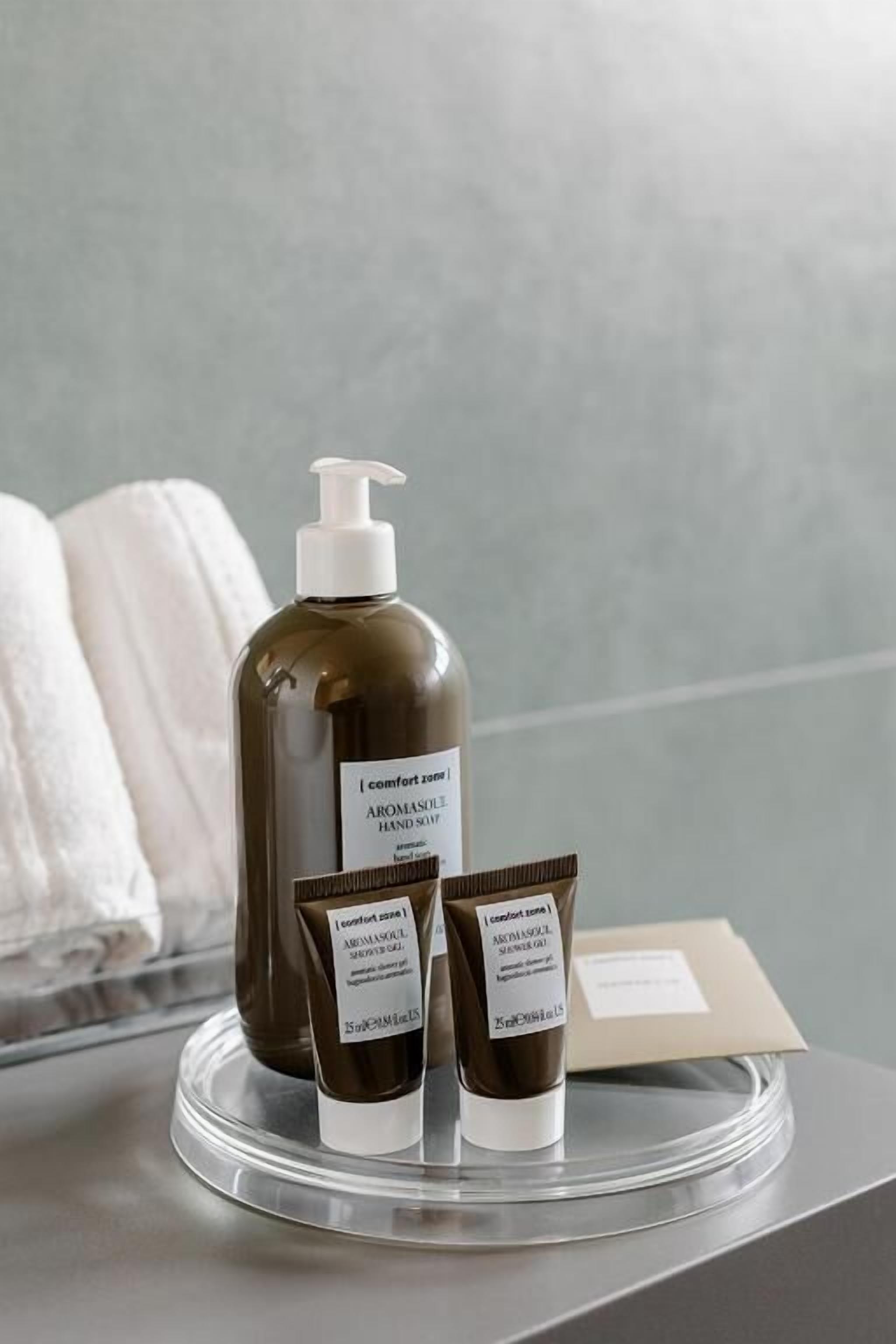 Deluxe Double or Twin Room, Balcony, City View | Bathroom amenities