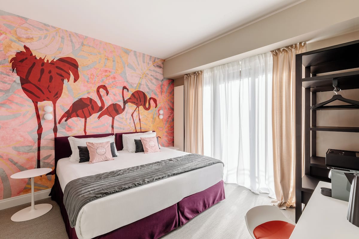 In-room safe, soundproofing, free WiFi