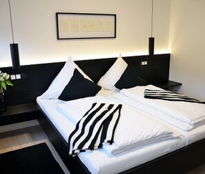 Caja fuerte, decoración individual, mobiliario individual y escritorio