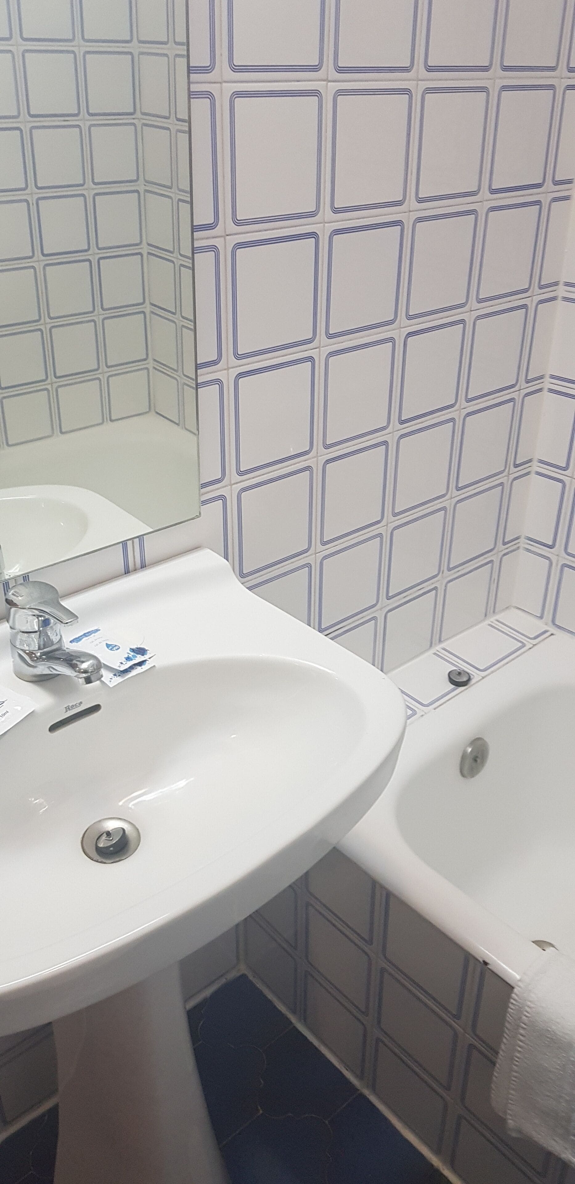 rainfall showerhead, free toiletries, bidet, towels