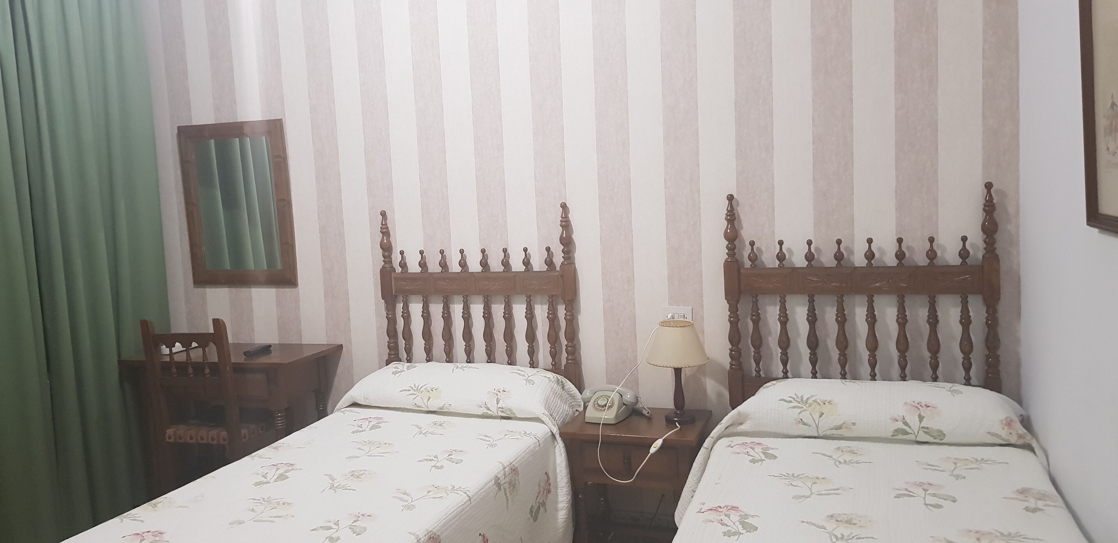 double or twin room | desk, free wifi, bed sheets