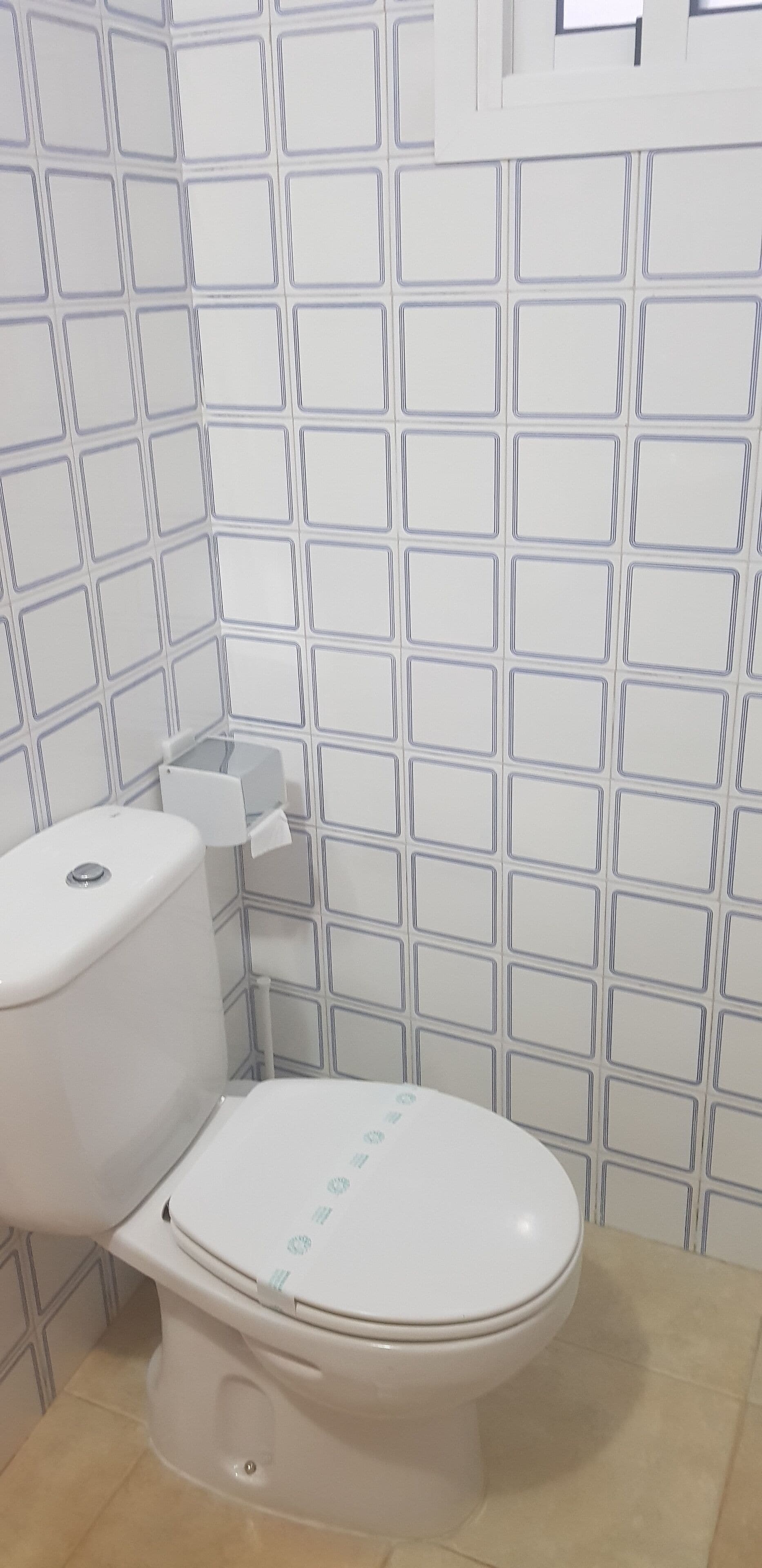 rainfall showerhead, free toiletries, bidet, towels