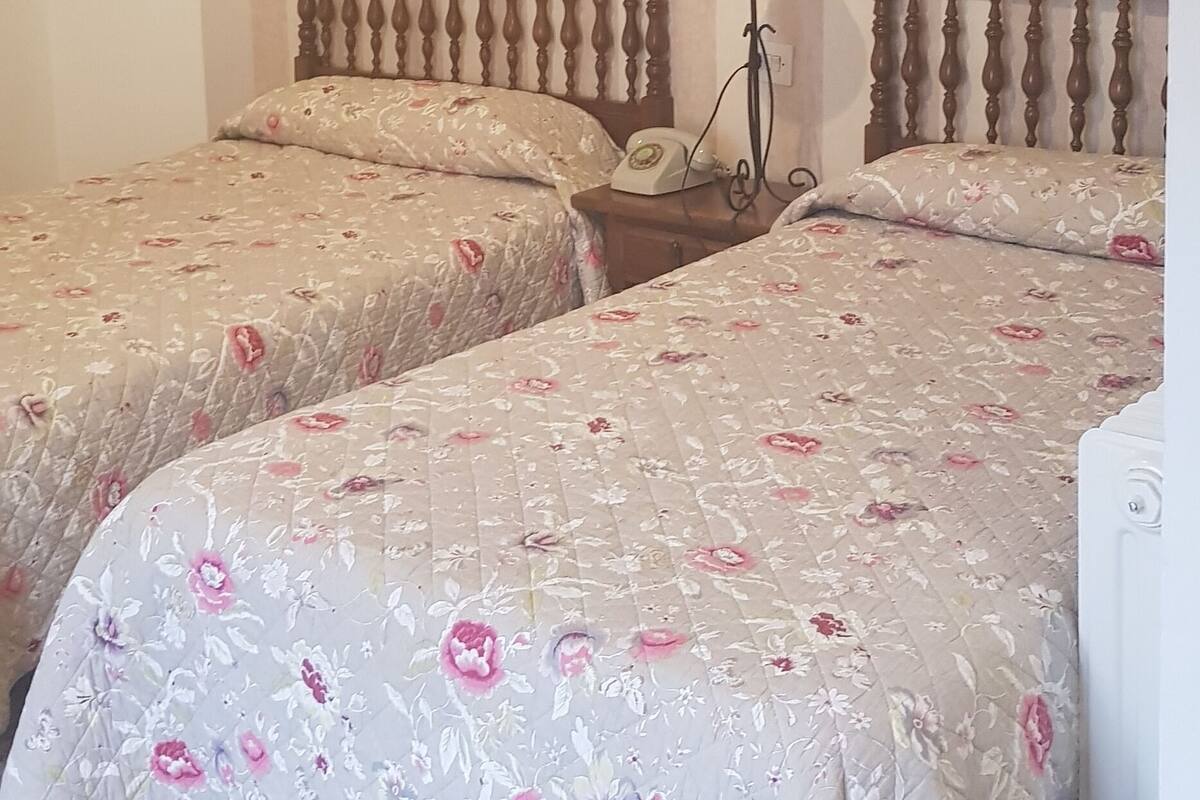 double or twin room | desk, free wifi, bed sheets