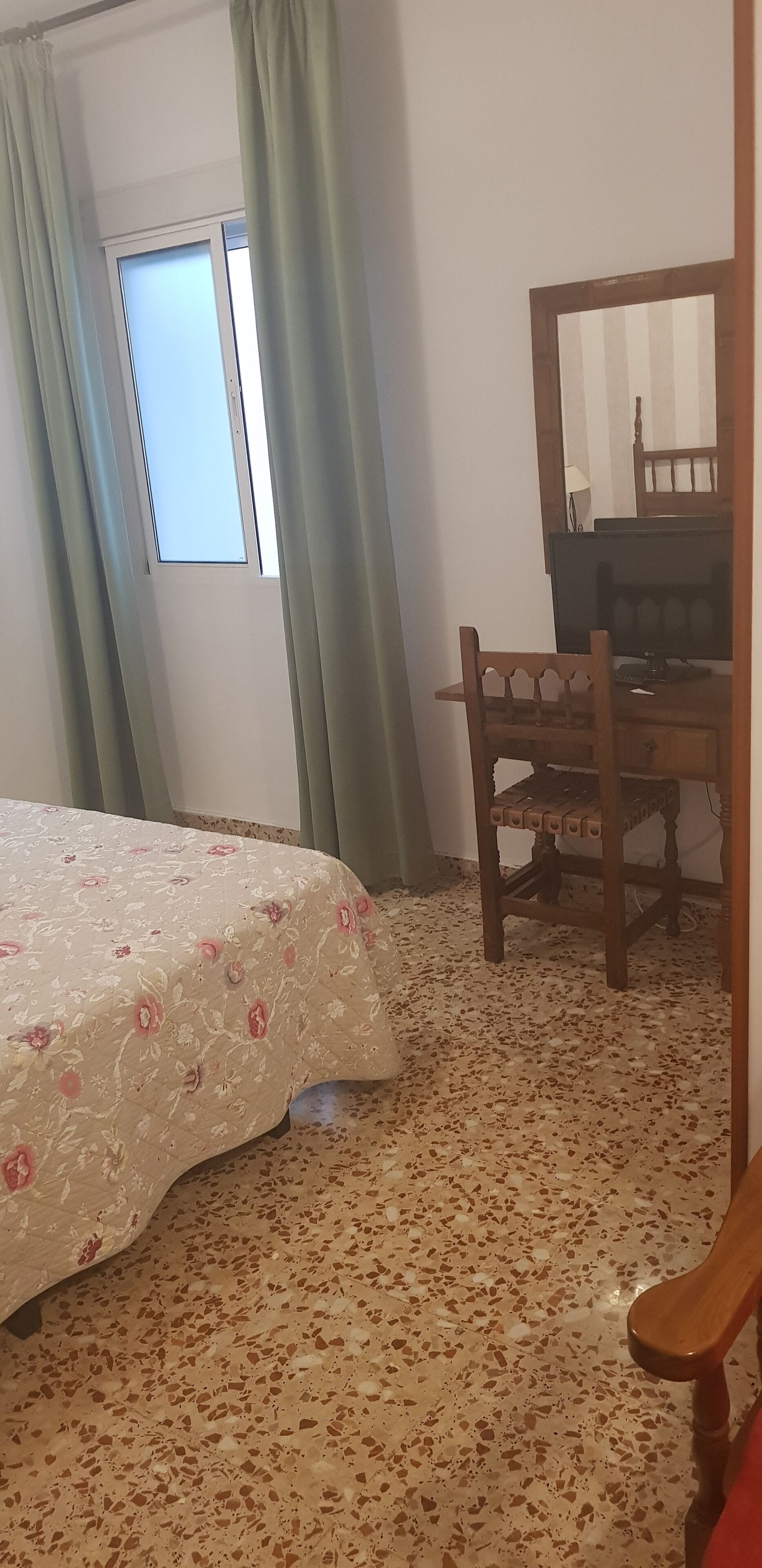 double or twin room | desk, free wifi, bed sheets