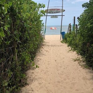 Beach nearby, white sand - Pé na Areia (Porto Seguro)