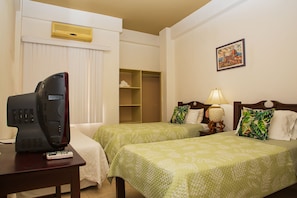 Standard Triple Room, 3 Twin Beds | Hypo-allergenic bedding, down comforters, individually decorated