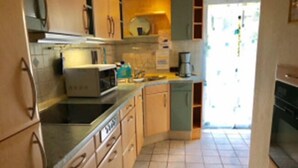 Superior Apartment, 2 Bedrooms (1. OG) | Private kitchen - Messe Stuttgart Ferienwohnungen Kaiser (Ostfildern)