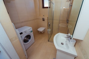 Dusche, Handtücher, Seife, Toilettenpapier