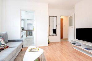 TV - Modern One Bedroom Victoria Apartment (Greater London)