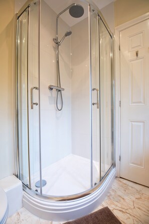 Bathroom - Dalton Crescent (Durham)