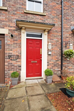 Property entrance - Dalton Crescent (Durham)