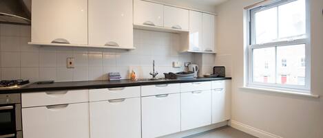 Casa, 3 habitaciones | Cocina privada | Refrigerador con congelador, microondas, horno y lavavajillas