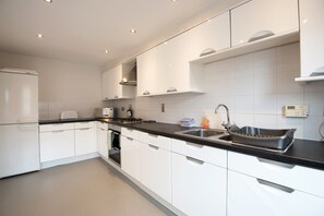 Private kitchen - Dalton Crescent (Durham)