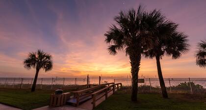 Beachfront Vacation Rental, 2 bedroom, 2 bath Condo, Steps To The Beach