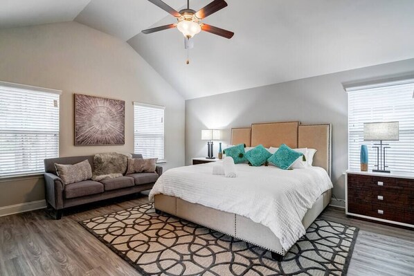 3 bedrooms, iron/ironing board, free WiFi, bed sheets