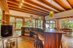 Kylskåp, mikrovågsugn, ugn och spishäll