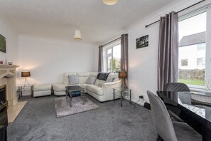 House, 2 Bedrooms | Living room | Flat-screen TV, fireplace - Broome Road (Durham)