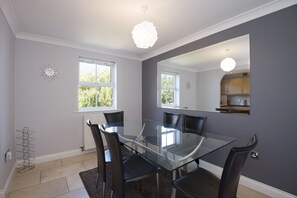 House | In-room dining