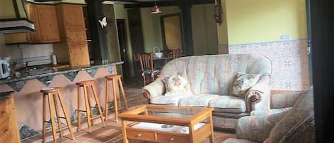 TV, caminetto, lettore DVD