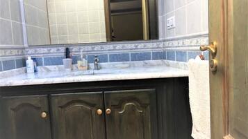 Bathtub, hair dryer, bidet, towels