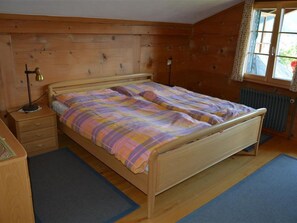 2 Schlafzimmer, Reisekinderbett, Bettwäsche