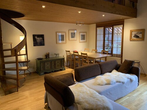 Agréable appartement pour 6 personnes avec WIFI, TV, balcon et animaux admis