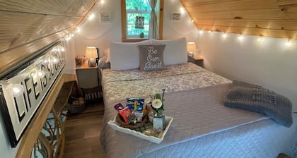 Cedar Twig Cabin: Serene and cozy