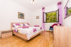 3 slaapkamers, een kluis op de kamer, wifi, beddengoed